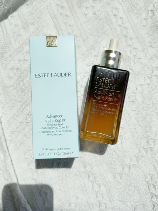 临期清仓【雅诗兰黛小棕瓶精华115ml】小棕瓶空瓶记+25+熬夜肌的年度救命精华 改善毛孔』细腻平滑、紧致透亮 根源深修熬夜脸，调节肌肤细胞昼夜节律，逾夜年轻新生 商品图4