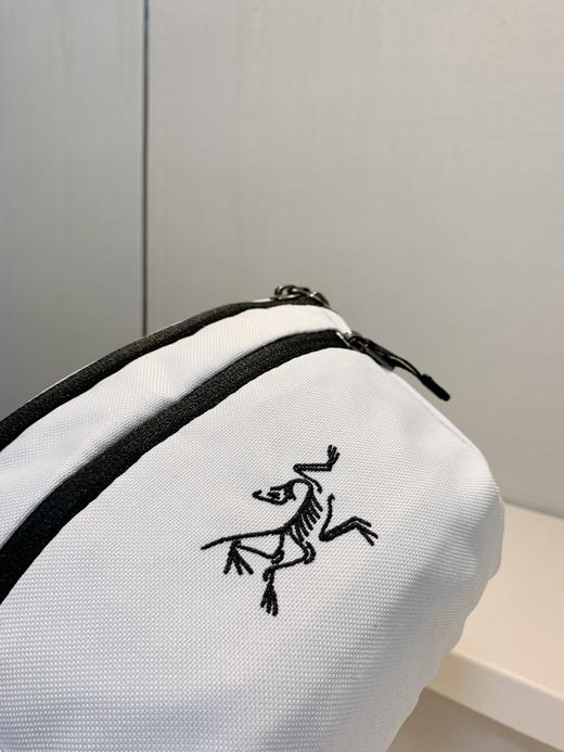 点此购买 始祖鸟Mantis 1L腰包斜挎包 xq 320959 商品图7