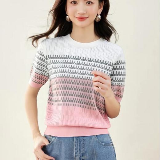 佐姿莎 欧若风渐变圆领冰丝短袖T J1220 冰丝面料，夏季不闷汗；丁达尔渐变设计，色彩由浅至深自然过渡，营造梦幻氛围，穿出慵懒高级感；减龄亮肤气质甜美又柔和 商品图6