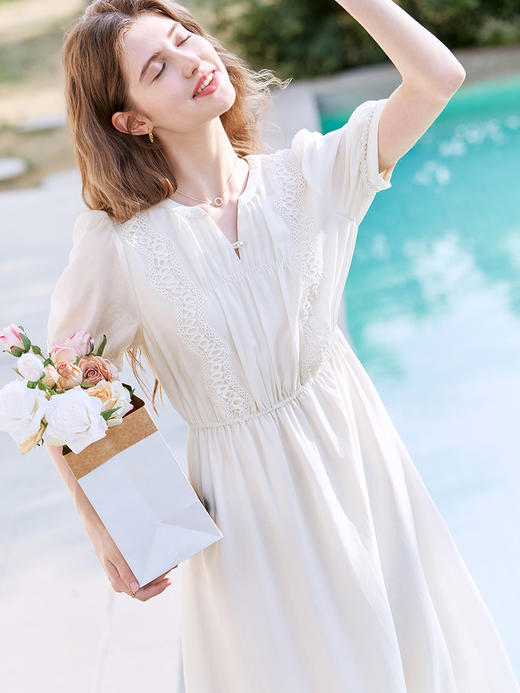 【百图lulu定制】【缪斯连衣裙】醋纤混纺 V领蕾丝 光泽感 气质 弹力收腰 女神 短袖连衣裙 商品图5