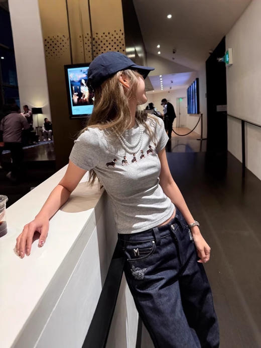 【YW】无忧购腊肠狗印花修身辣妹正肩短款圆领短袖T恤 t-253077（截单后3-5天发货） 商品图1