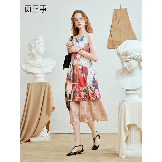 两三事 格蕾笔记 2025夏季新款复古抽象印花双层裙摆背心裙连衣裙 商品图0