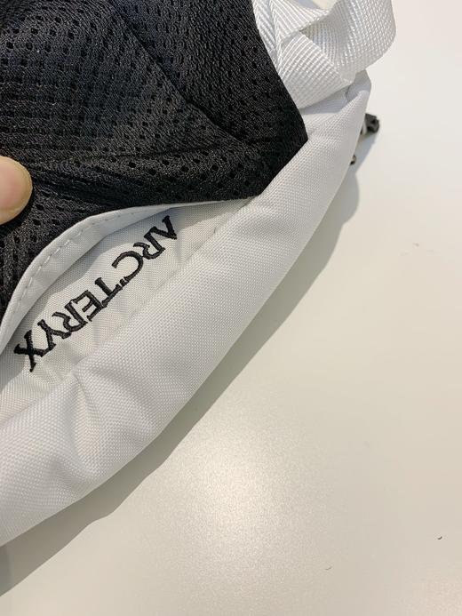 点此购买 始祖鸟Mantis 1L腰包斜挎包 xq 320959 商品图10