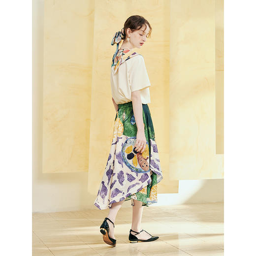 两三事 苔色信笺 2025夏季新款复古印花不规则高腰半身裙气质长裙 商品图4