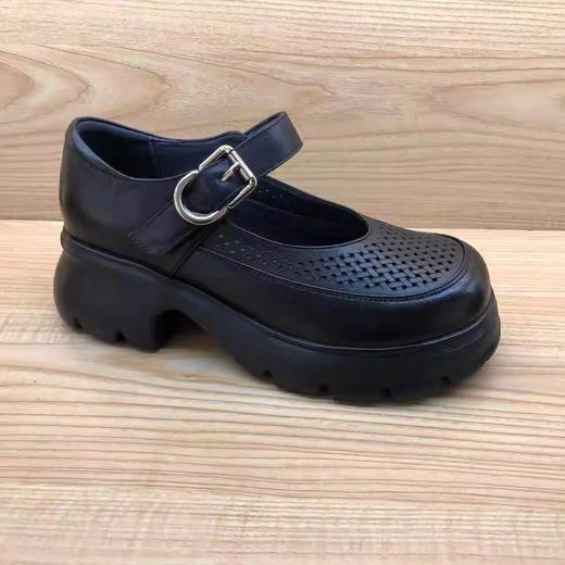 豪行2024年夏季新品时尚休闲真皮冲孔厚底女单鞋24250032 商品图1