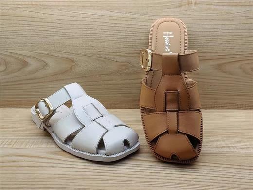 2024年豪行夏季新款真皮罗马凉拖休闲舒适低跟包头女凉鞋24212763 商品图2