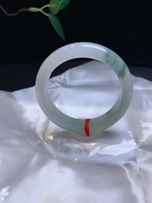 620138，52.8飘花手镯，特别清新秀气，花色干净清爽。润润的 商品图1