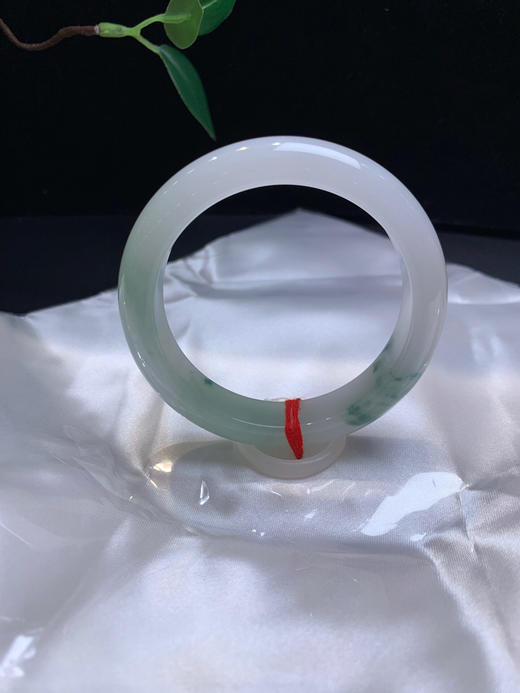 620138，52.8飘花手镯，特别清新秀气，花色干净清爽。润润的 商品图3