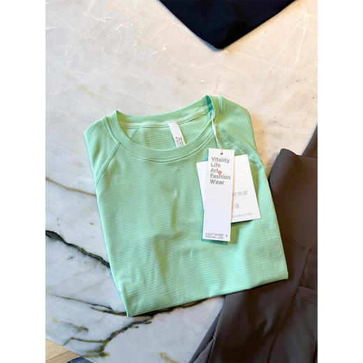 畅运动 不闷热 元气运动T恤 全天干爽 原纱防晒 高弹面料 上身收腰显身材 商品图2