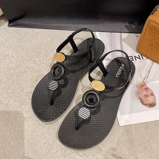 【出街值得拥有！轻松不累脚】夏季休闲平底凉鞋女 镂空带扣女式沙滩凉鞋软底人字带潮搭女凉鞋。ry 商品图4