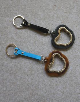 简单粗暴的 哈！TW 搅色树脂片 熊头造型的 钥匙扣 小挂件 2色入