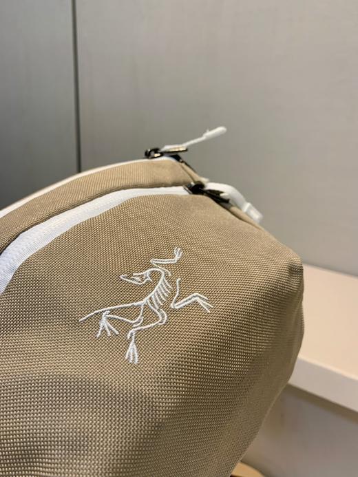 点此购买 始祖鸟Mantis 1L腰包斜挎包 xq 320959 商品图14