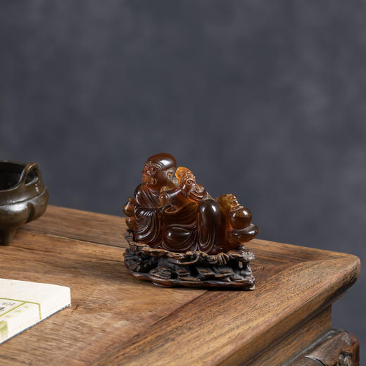 清	琥珀雕戏狮罗汉（红木座） 商品图2