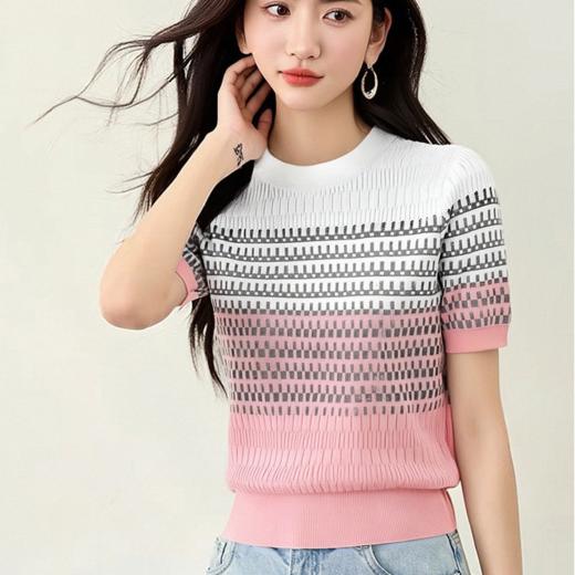 佐姿莎 欧若风渐变圆领冰丝短袖T J1220 冰丝面料，夏季不闷汗；丁达尔渐变设计，色彩由浅至深自然过渡，营造梦幻氛围，穿出慵懒高级感；减龄亮肤气质甜美又柔和 商品图8