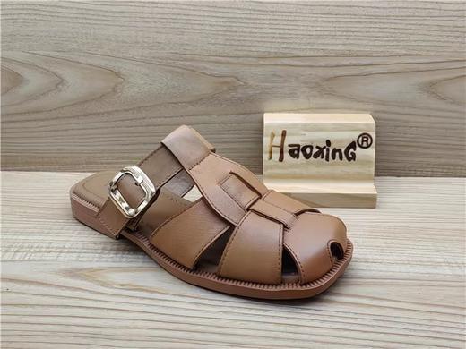 2024年豪行夏季新款真皮罗马凉拖休闲舒适低跟包头女凉鞋24212763 商品图1