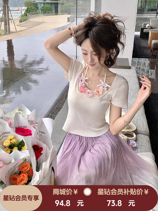 张心子【纯欲天花板】小性感挂脖立体花气质显瘦针织上衣 U2505071 商品图0