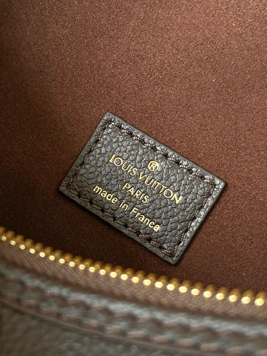 夏季特惠💰1150 原单LV 大号M14042 尺寸：38×26×10cm LOOP HOBO 全皮月亮包 变码芯片 商品图8
