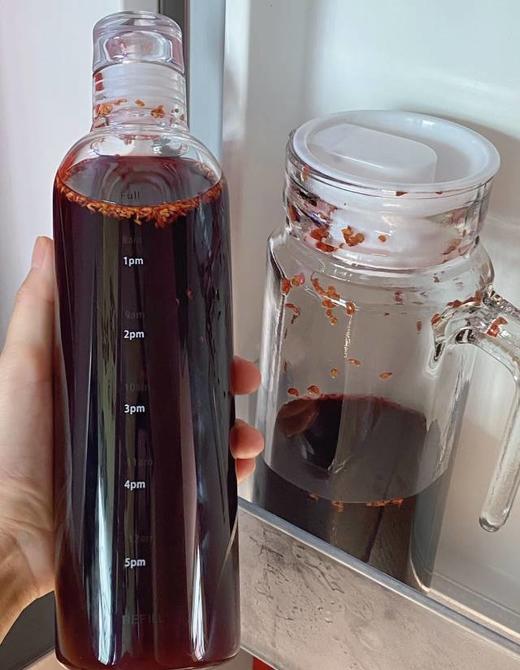 🔥MonroeCare酸梅汤💕8包/盒 🔥 小时候的味道，喜欢喝酸梅汤的姐妹可以买 它，✅不用煮，✅直接冲就可以喝替你省了 很多工序，👍好喝又解腻，👍特别是吃火 锅、炸鸡、烤肉来上一杯。 商品图4