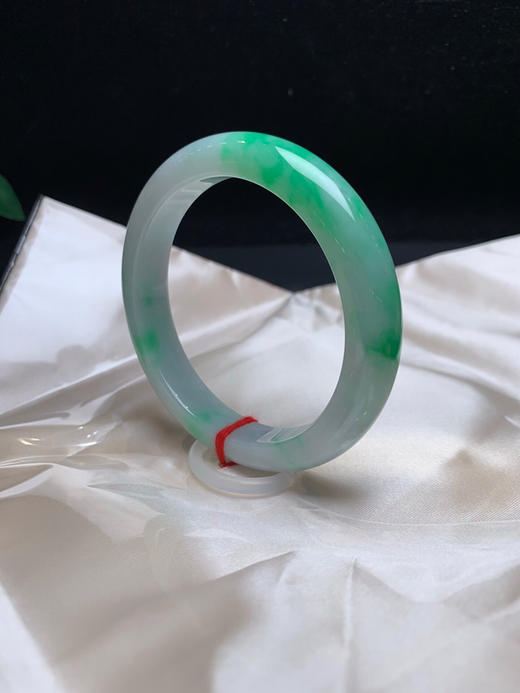 620147，58.5飘绿正圈手镯，清新秀气，一大截飘阳绿色，清新秀气 商品图2