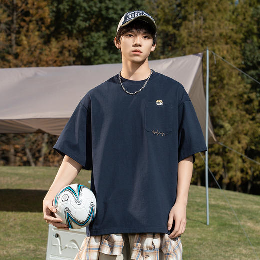 【情侣复古纯棉短袖T恤】男女夏新款口袋刺绣设计宽松圆领体恤衫 商品图2