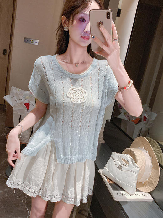 张心子【幻彩山茶花】miu系镂空山茶花气质显瘦上衣 U2505073 商品图1