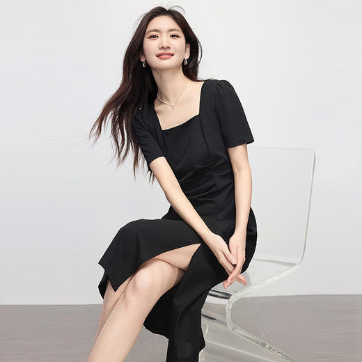 【周末秒杀】熙世界法式赫本方领连衣裙女2025夏天新款气质收腰修身开叉小黑裙 商品图3
