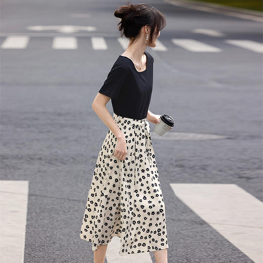 【专属特价】熙世界度假风短袖T恤拼接碎花连衣裙女夏季设计感假两件收腰裙子 商品图3
