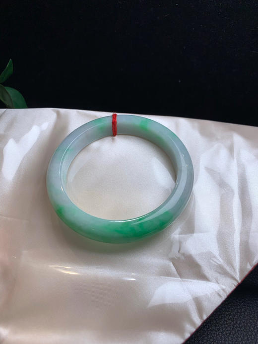 620147，58.5飘绿正圈手镯，清新秀气，一大截飘阳绿色，清新秀气 商品图4