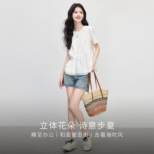 【专属特价】熙世界立体花朵白色圆领T恤女设计感宽松休闲短袖上衣2025夏新款 商品图1