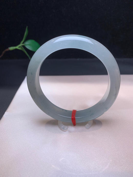 620145，57.3冰飘花手镯，冰底飘清新淡雅蓝花，冰润秀气 商品图2