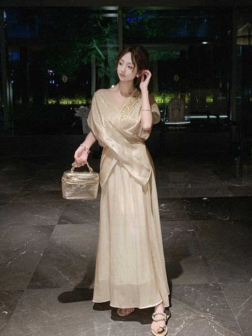 张心子【宴会主角】泰式V领度假风优雅气质两件套套装 U2505050 商品图11