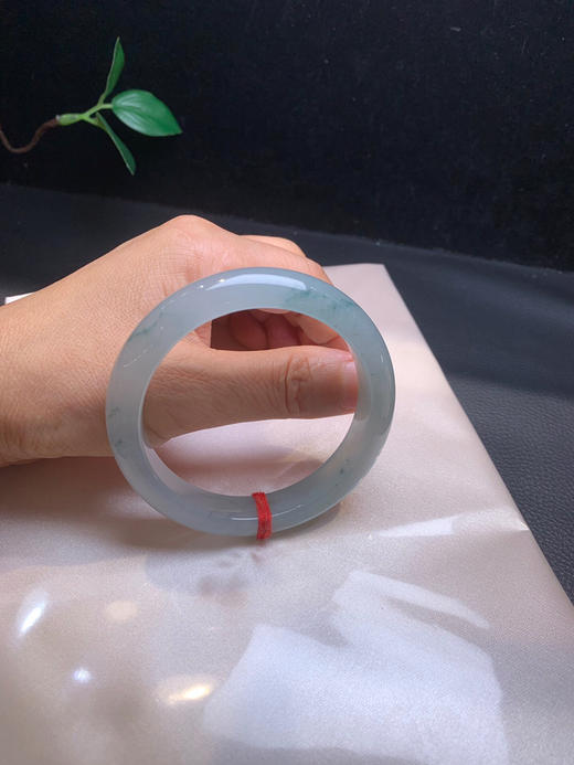 620145，57.3冰飘花手镯，冰底飘清新淡雅蓝花，冰润秀气 商品图5