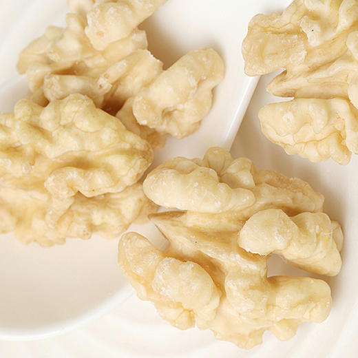 【脱衣蜂蜜核桃仁】去壳去内膜，颗颗精选，只挑好果，保留核桃本味，颜色金黄，个大饱满，入口脆香酥甜，一口一个停不下来 商品图2