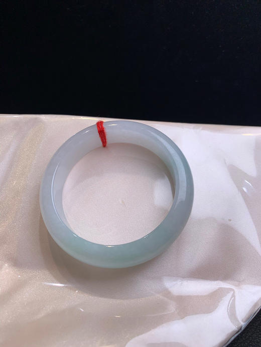 620143，54.6带底色手镯，版型好 底子干净均匀，一截浅绿底色 商品图4