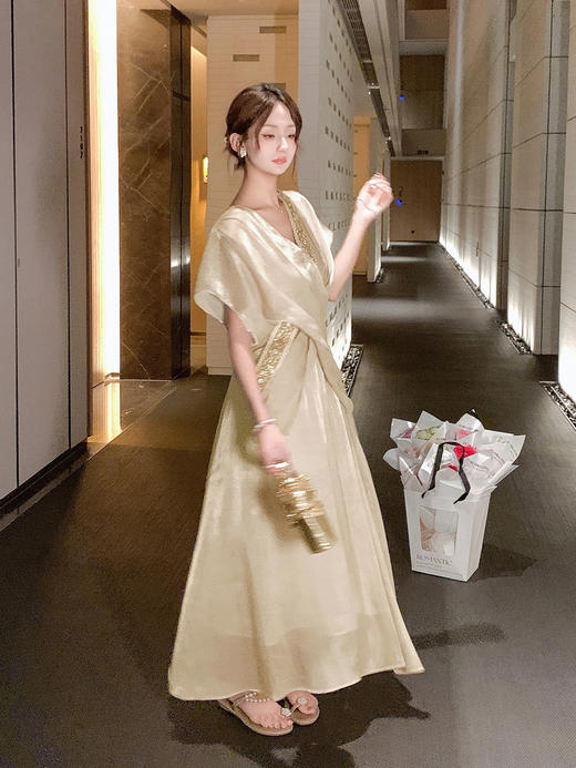 张心子【宴会主角】泰式V领度假风优雅气质两件套套装 U2505050 商品图9