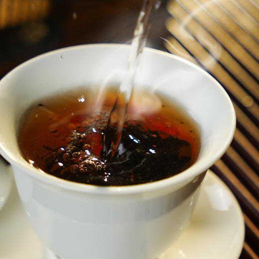 【凤麟冰岛熟茶】七陈冰岛熟茶 临沧冰岛五寨核心古树拼配，香扬、汤甜、味足，浓稠厚滑感直抵深喉 357g/饼 商品图6