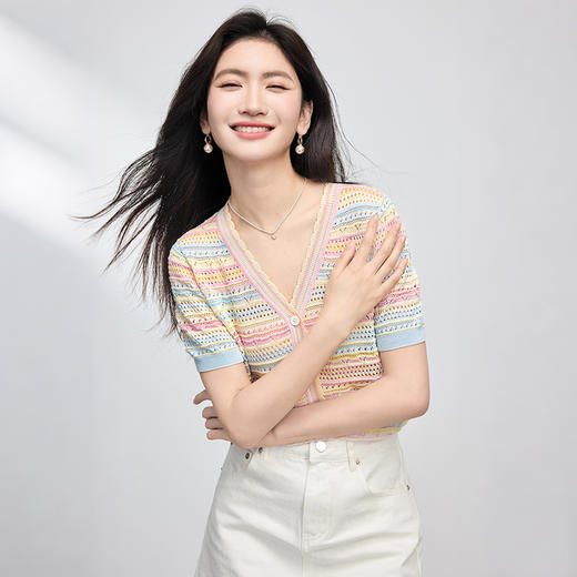 熙世界多巴胺彩虹条纹针织开衫女短袖2025年新款夏季镂空短款上衣 商品图3