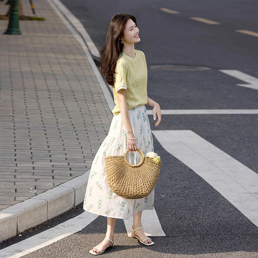 【专属特价】熙世界肌理针织提花T恤女短袖2025夏季新款法式气质正肩体恤上衣 商品图4