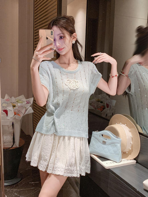 张心子【幻彩山茶花】miu系镂空山茶花气质显瘦上衣 U2505073 商品图3