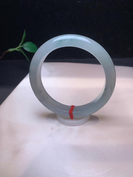 620145，57.3冰飘花手镯，冰底飘清新淡雅蓝花，冰润秀气 商品图0