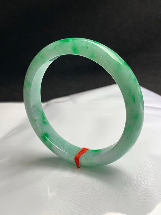 620153，57.8圈口，糯底满绿正圈平安镯，满圈飘阳绿花色，色辣，底子细腻 商品图2