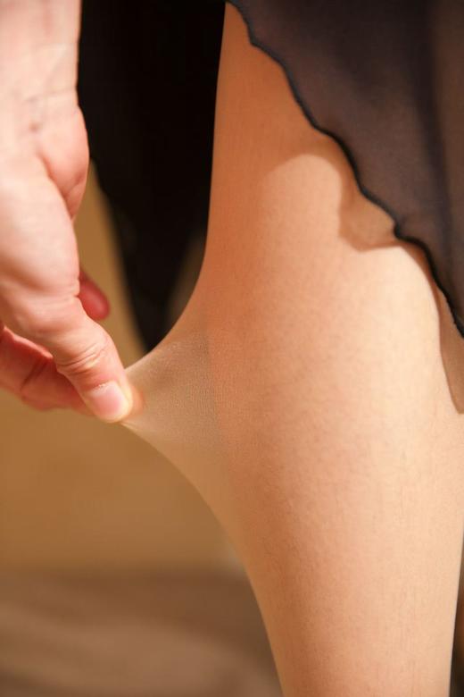 2025新品专利防滑棉底丝袜｜全脚底防滑棉底，防滑耐磨，舒适贴脚 ✅包裹脚后跟，穿鞋不磨脚 ✅加宽高弹罗口，贴合腿部肌肤不下滑 ✅不易勾丝，耐穿耐刮又牢固 ✅清爽透气不闷脚 ✅7A抗菌不臭脚，透气排汗 商品图11