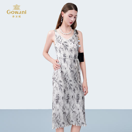 乔万尼新品海报款V领压褶无袖简约线描收腰连衣裙ED2E495 商品图1