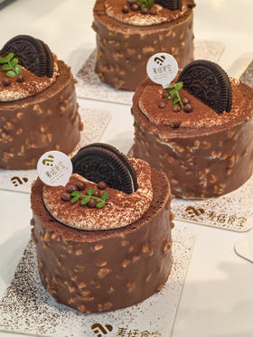 梦龙卷（巧克力胚子、奥利奥奶油夹心）