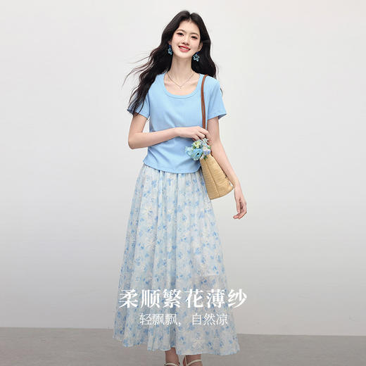 【周末秒杀】熙世界2025夏日出游穿搭套装女法式度假短袖T恤碎花半身裙两件套 商品图1