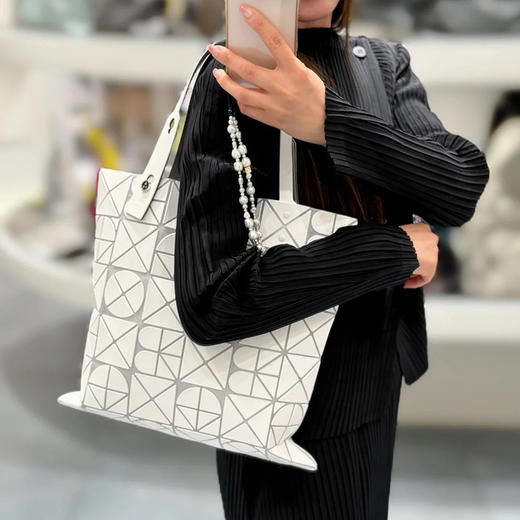 25年5月限定新款FONT系列6格几何菱格包单肩手提包通勤包托特女包！ 商品图3