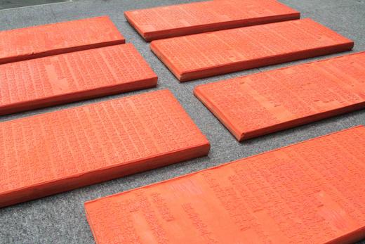 木刻雕版：《太平天寿金刚经》，影宋本，金丝楠木盒装，编号本（避开4）一函一册，册页装，金丝楠木盒35*15.4*11.3cm，壁厚1cm,长达12米，售价3680元。 商品图2