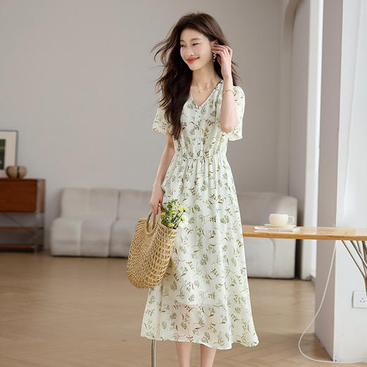 【专属特价】熙世界法式碎花V领连衣裙女夏季2025年新款垂感显瘦收腰雪纺裙子 商品图3