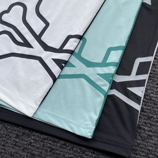 正品日单骷髅兔男款高尔夫短袖体恤，快干透气。
三个色，尺码S M L
S 胸围98 M 胸围102 L 胸围106 商品图4