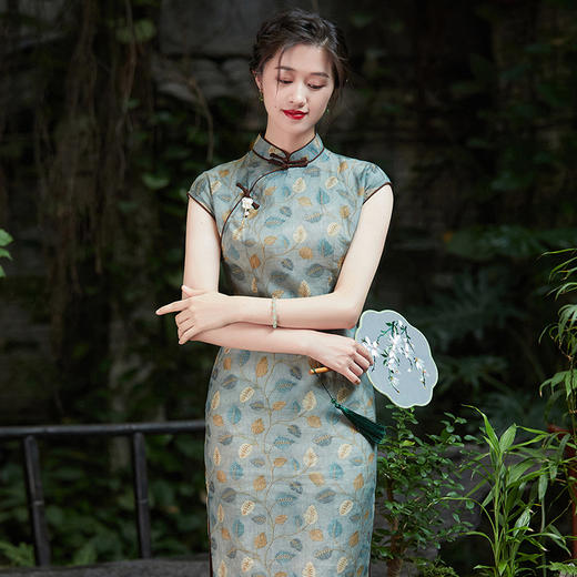 「自」全新升级【铂金会员367/天猫499/差价132】(03523)洛诗琳金枝玉叶雅韵旗袍2025年新款中国风苎麻印花连衣裙 商品图1